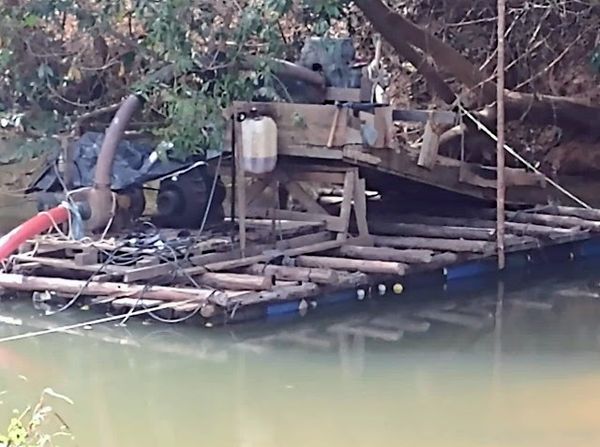 O garimpo ilegal acontecia no Rio Itabapoana, em Bom Jesus do Norte  por Divulgação \ 3° BPMES