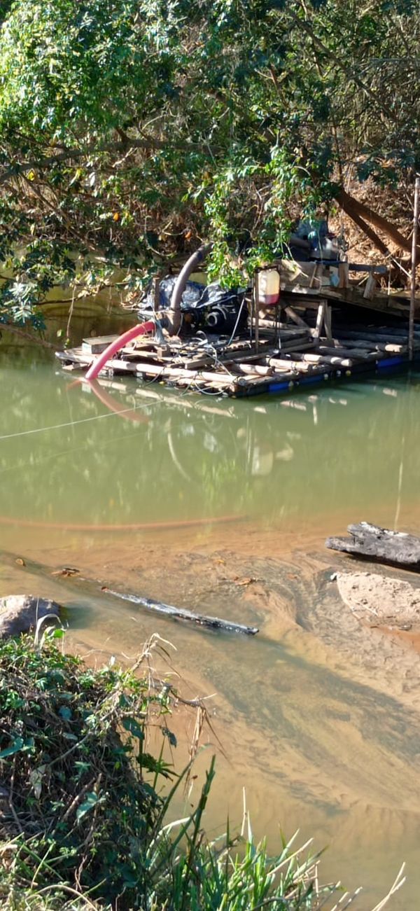 O garimpo ilegal acontecia no Rio Itabapoana, em Bom Jesus do Norte por Divulgação \ 3° BPMES