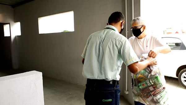 A renda obtida com o material recolhido é revertida para instituições do Norte do ES.