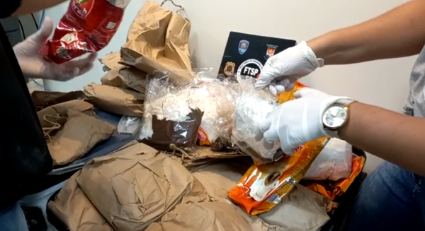 Presa em Aeroporto de Vitória tentando levar droga para Moçambique por Divulgação | Polícia Federal