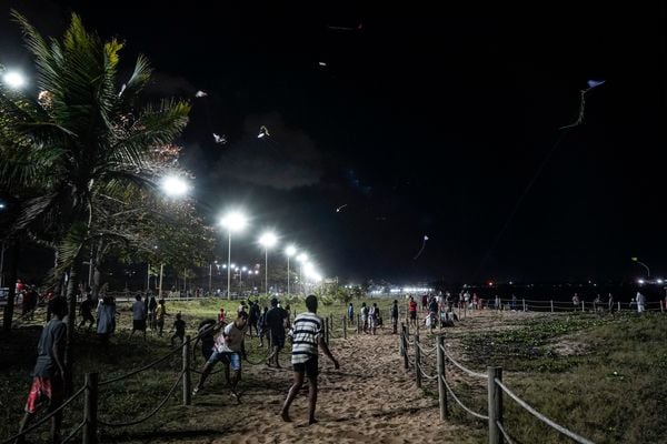Soltadores de pipa se reúnem na Praia de Camburi por Vitor Jubini