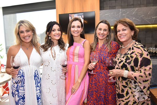 Vanessa Pontes, Iêda Pontes, Barbara Attademo, Juliana Paiva, Sandra Pontes
