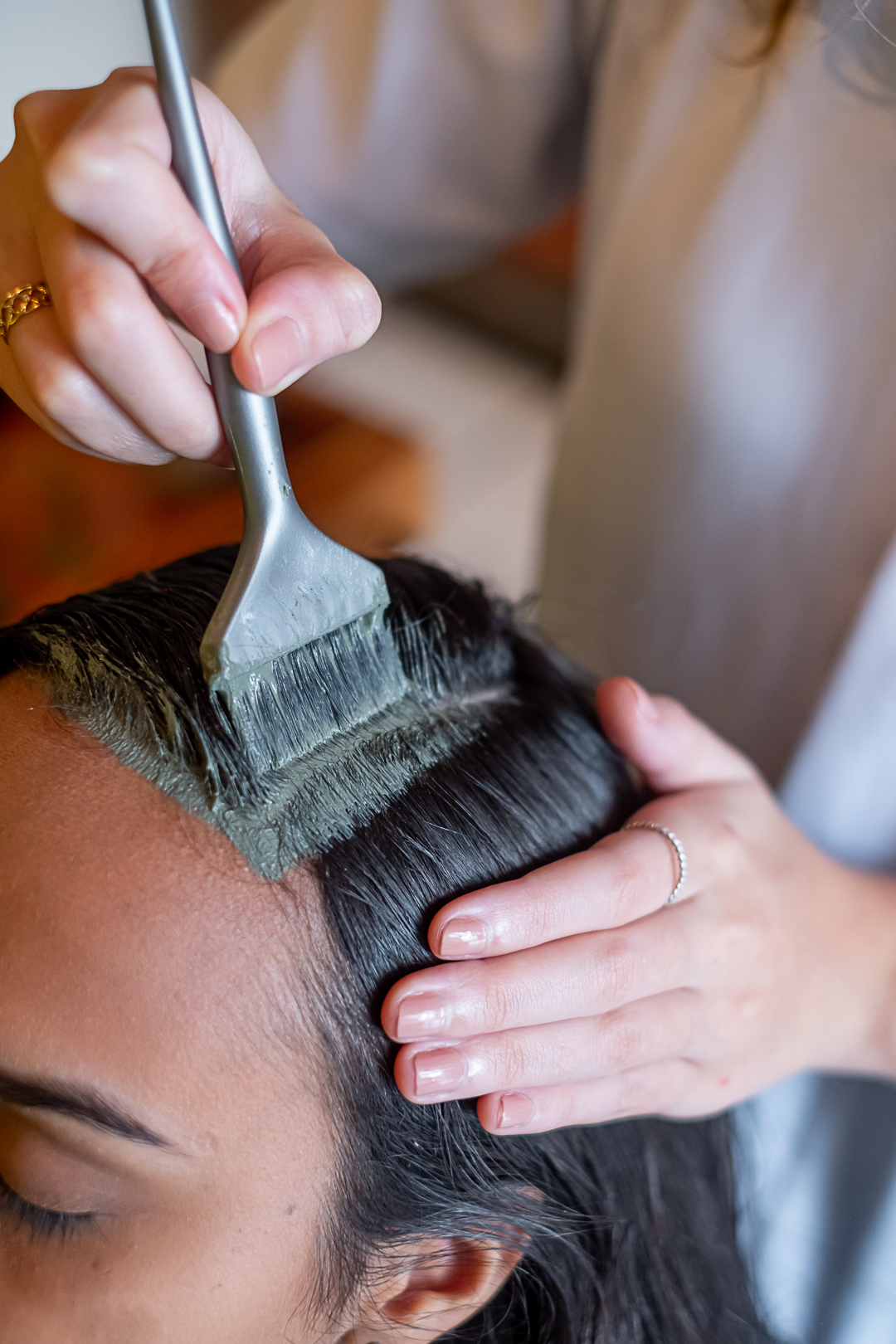 Localizada na Praia do Canto, a Cristal Clínica Capilar conta com profissionais especialistas em identificar o tratamento real que os cabelos necessitam