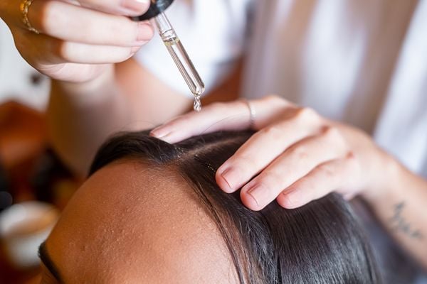 Localizada na Praia do Canto, a Cristal Clínica Capilar conta com profissionais especialistas em identificar o tratamento real que os cabelos necessitam