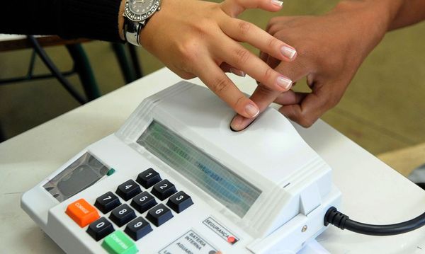 Registro de biometria para votar em urna eletrônica