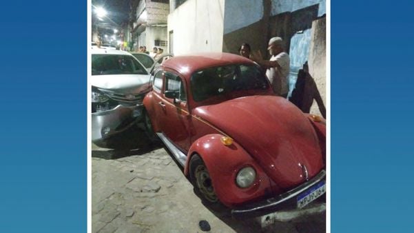 Fuga de carro, acidente e dois baleados em tiroteio em Vila Velha