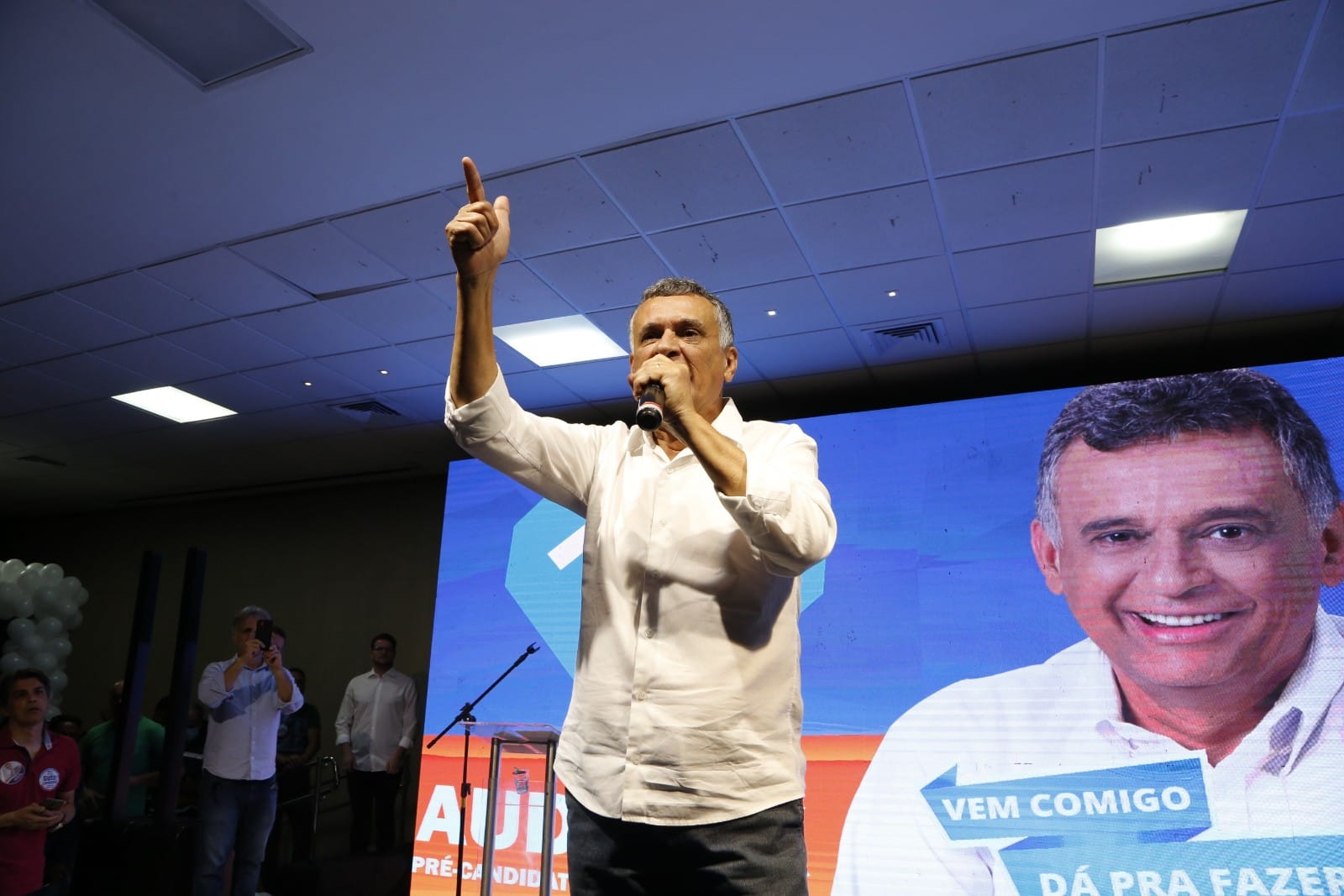 O ex-prefeito da Serra disse que ainda está em negociação com partidos para formar a coligação; definição deve sair até 15 de agosto