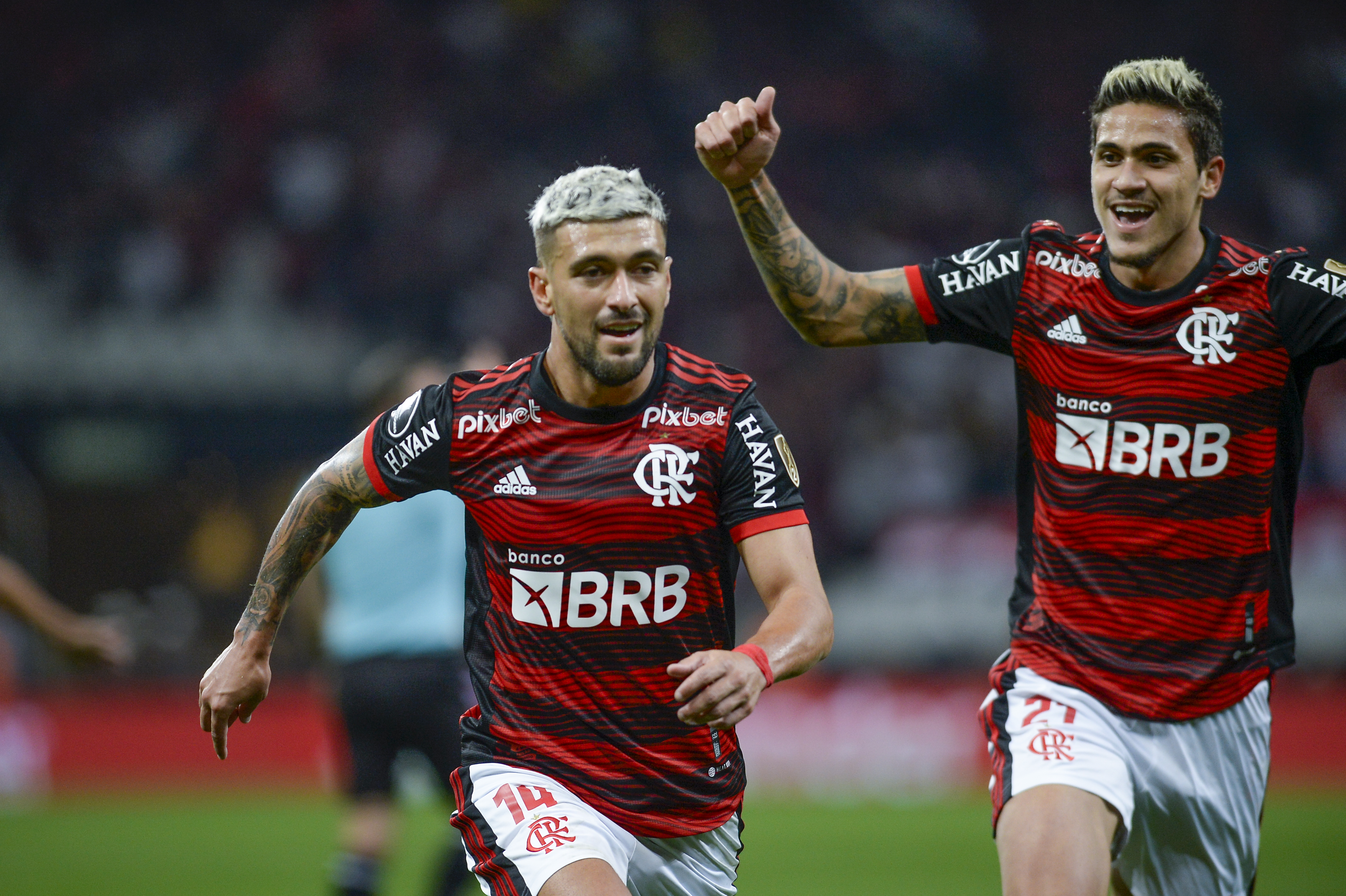 Com seis jogadores, Flamengo domina a seleção da Libertadores