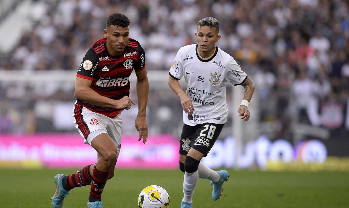 Flamengo on X: Fim do tempo normal: Flamengo 1 x 1 Corinthians Vamos para  os pênaltis! #CRF #VamosFlamengo  / X