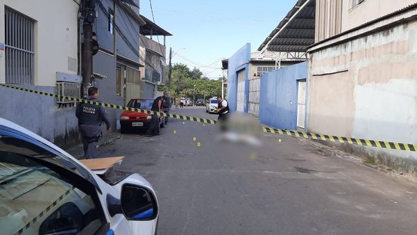 Jovem é morto ao lado de namorada em Vitória por Tarciane Vasconcelos