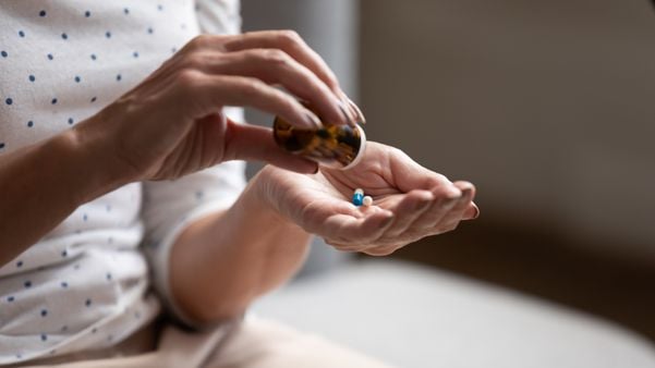 De acordo com o médico Luiz Felipe Lucrecio, não há problema em medicar uma cefaleia leve, desde que o paciente já tenha sido avaliado por um neurologista para saber qual o tipo de dor de cabeça ele tem
