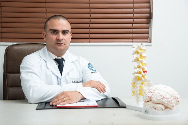 De acordo com o neurocirurgião da coluna vertebral Daniel Callegari Pereira, a hérnia de disco é uma lesão que afeta, sobretudo, a coluna lombar, seguida pelas regiões da cervical e torácica