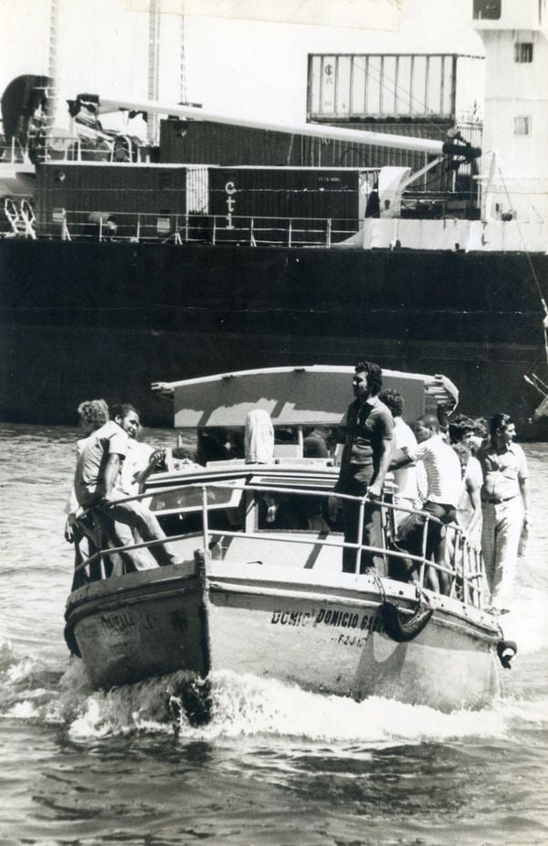 Lancha saindo de Aquaviário de Vila Velha por Arquivo A Gazeta / Cedoc