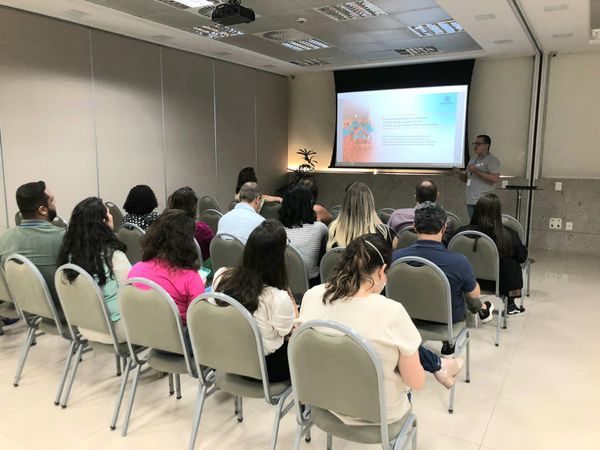 Eduardo Fachetti apresenta novidades do curso de Residência a profissionais da Rede Gazeta
