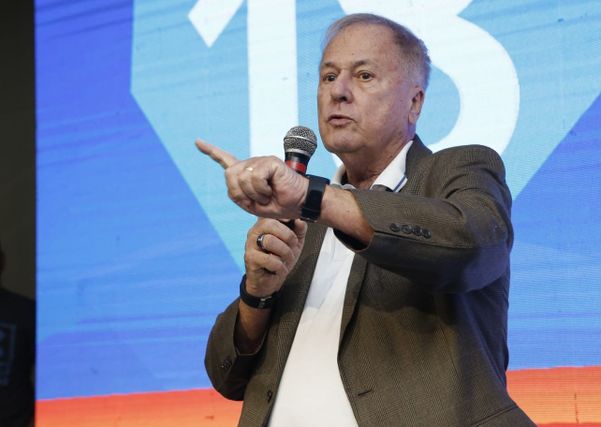 Idalecio Carone (Agir), candidato ao Senado, em convenção da Federação Rede/Psol que lançou Audifax Barcelos como candidato ao governo