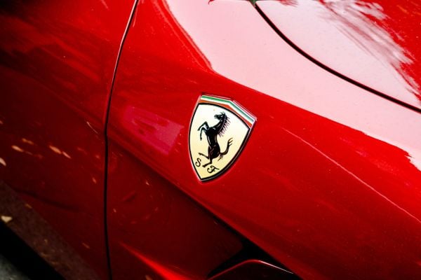 O suspense é grande e uma coisa é certa, a Ferrari vai trazer no SUV Purosangue algo jamais visto