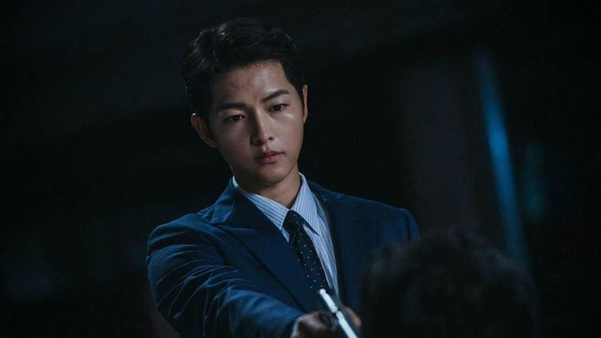 Song Joong-ki como Vincenzo personagem principal do dorama original Netflix