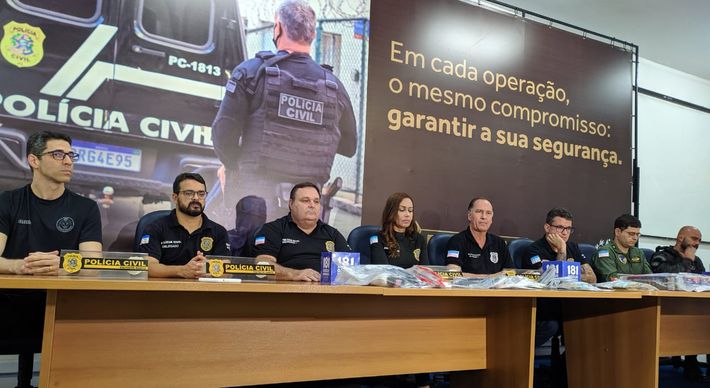 Além da venda de drogas, o Terceiro Comando Puro (TCP), que atua no Morro da Garrafa, possui criminosos especializados em roubo e desbloqueio de celulares