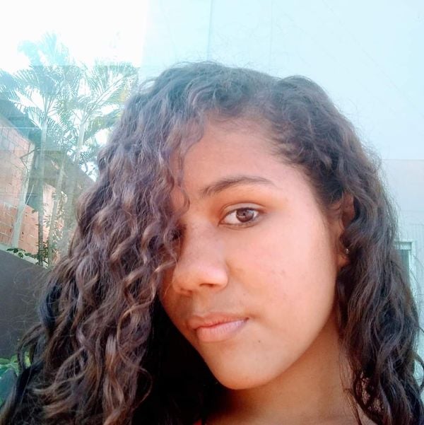 Ana Clara Amorim, de 14 anos, foi baleada no início da tarde desta sexta-feira (5) no bairro Interlagos, em Linhares

