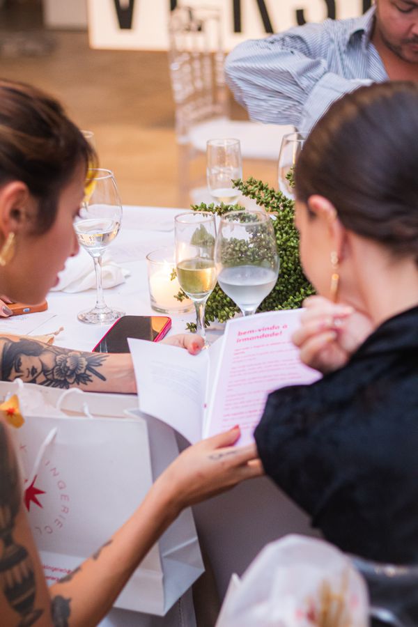 Jantar à meia luz e verdades inteiras