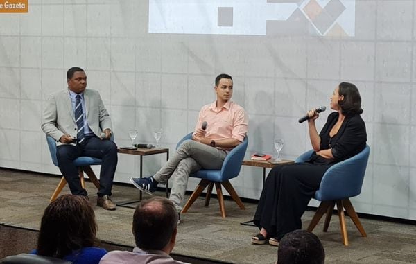 Jornalistas do Grupo Globo,  Thássius Veloso e Carolina Morand  falaram sobre os desafios da profissão em tempos de desinformação e radicalização do discurso 
