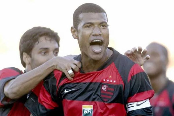 Júnior Baiano teve destaque no futebol brasileiro jogando pelo Flamengo, onde foi revelado