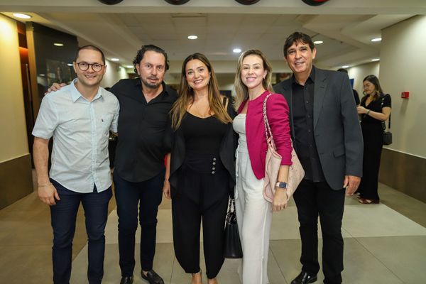 Robson Arruda, João Armentano, Andreia Biccas, Gabriela Iamonde e Peterson Dias Pereira 