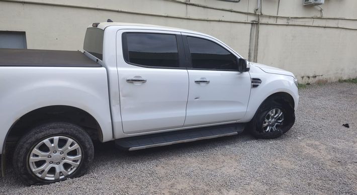 Ford Ranger havia sido roubada na última quinta-feira, na cidade de Boa Esperança. O veículo foi recuperado, mas os suspeitos conseguiram fugir
