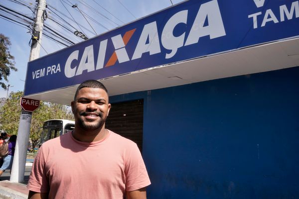 Bill, dono da distribuidora de bebidas que usou logomarca da Caixa Econômica e viralizou na internet por Fernando Madeira