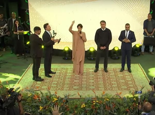 Michelle e Jair Bolsonaro na Igreja Lagoinha