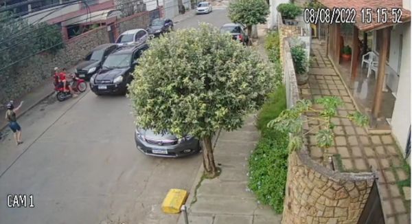 Bandidos roubam moto e abandonam ao ver PM em Cachoeiro 