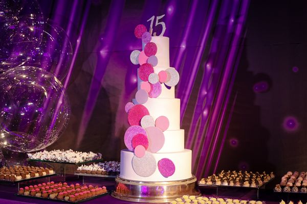 O bolo do aniversário Alice Zambon Mizuki 