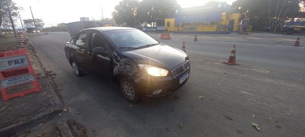PRF apreende 117 tabletes de maconha dentro de carro de aplicativo em Linhares