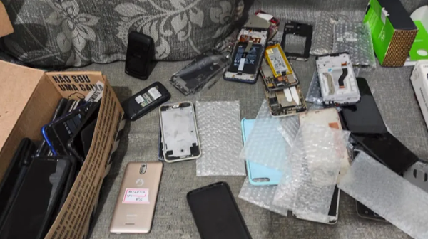 Celular roubado por suspeito foi encontrado em loja que vende smartphones usados em Guarapari