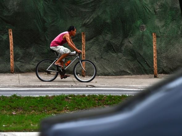 Alto Lage, em Cariacica, tem vários ruas onde ciclistas andam em meio aos veículos automotores por Fernando Madeira