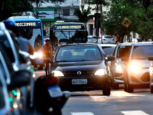CAvenida Paulino Muller, em Jucutuquara, é perigosa para quem anda de bicicleta por Fernando Madeira