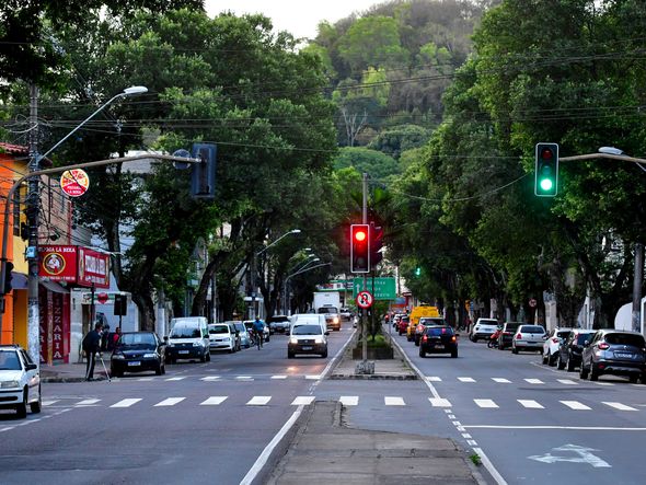 CAvenida Paulino Muller, em Jucutuquara, é perigosa para quem anda de bicicleta por Fernando Madeira