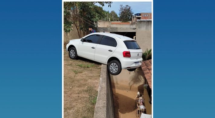 Incidente ocorreu na manhã desta quinta-feira (11), no bairro Colatina Velha. Veículo estava estacionado, acabou descendo de ré e por pouco não caiu