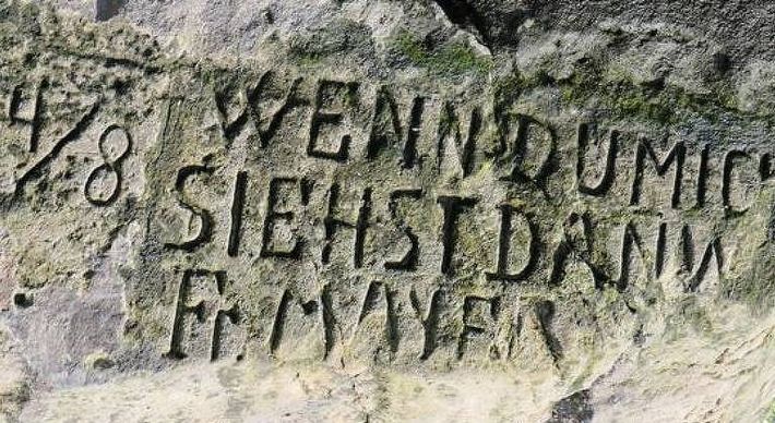 Reveladas em rios europeus durante período de seca, pedras trazem mensagens sobre catástrofes causadas pela falta de água