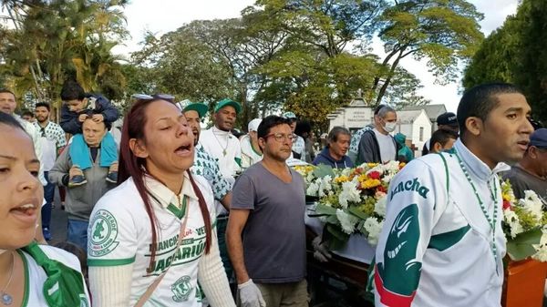 Enterro aconteceu na tarde de hoje (11)