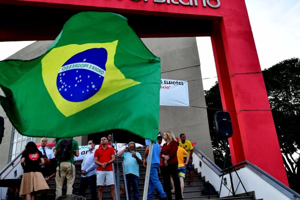Leitura da carta pela democracia no Teatro Universitário da Ufes por Fernando Madeira