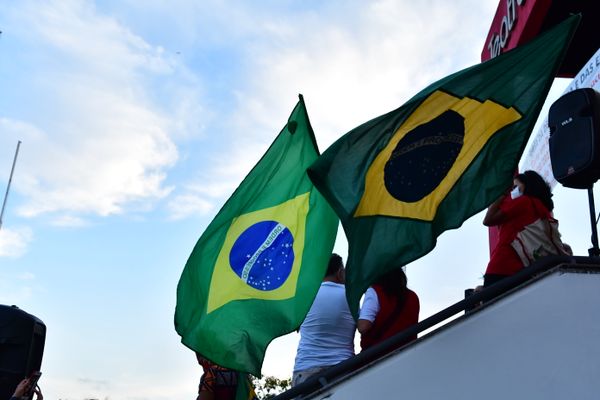 Leitura da carta pela democracia no Teatro Universitário da Ufes por Fernando Madeira