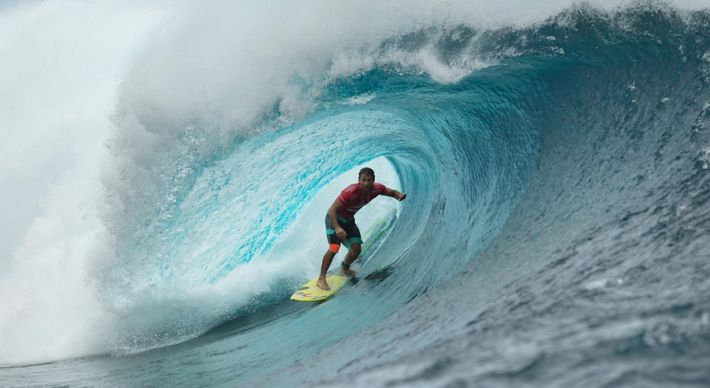 Após disputar contra quase cem surfistas, Bruno Santos surfou nas ondas do Taiti com corte profundo na perna e ainda precisou do empréstimo de uma prancha após todas as suas terem quebrado com a força do mar de Teahupo'o
