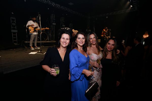 Noite homenageou melhores marcas da região e contou com show de Toni Garrido por Daniel Dias