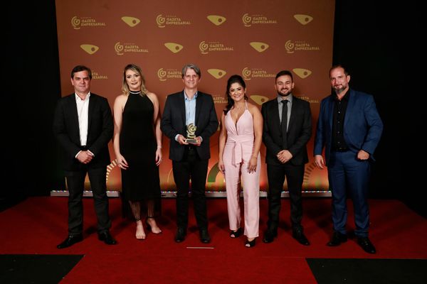 Noite homenageou melhores marcas da região e contou com show de Toni Garrido por Daniel Dias
