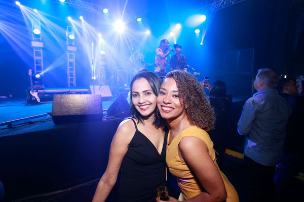 Noite homenageou melhores marcas da região e contou com show de Toni Garrido por Daniel Dias