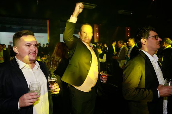 Noite homenageou melhores marcas da região e contou com show de Toni Garrido por Daniel Dias