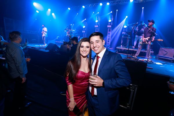 Noite homenageou melhores marcas da região e contou com show de Toni Garrido por Daniel Dias