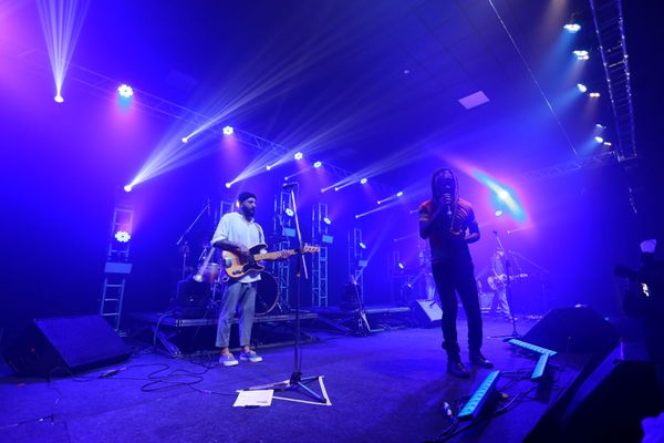 Noite homenageou melhores marcas da região e contou com show de Toni Garrido por Daniel Dias