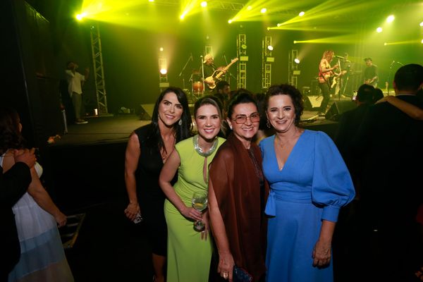 Noite homenageou melhores marcas da região e contou com show de Toni Garrido por Daniel Dias